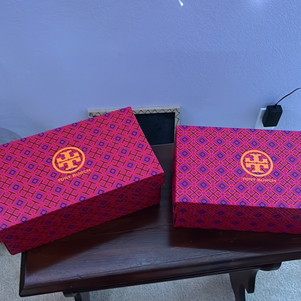 2 tori Burt shoe boxes - Picture 10 of 10